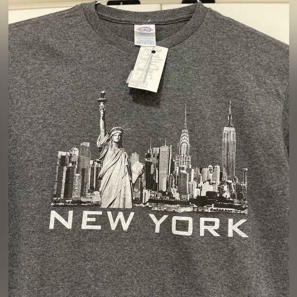 Gray New York Skyline T-Shirt  Size M NWT - Picture 5 of 6